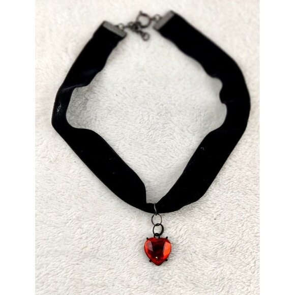 Necklace Choker Black Velvet Red Heart Gothic Steampunk Cosplay Victorian - Picture 2 of 7